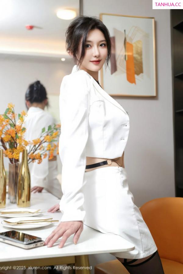   [XiuRen]高清写真图 2025.09.04 No.10727 苏一诺 白色西服第29张图片